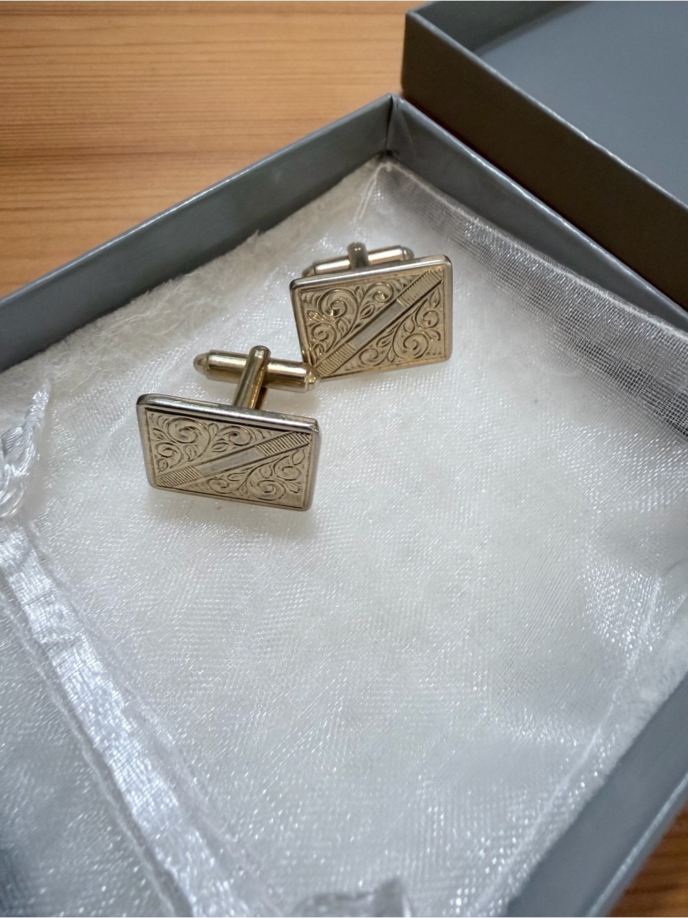 Engraved Rectangular gold Cufflinks - Picture 6 of 6